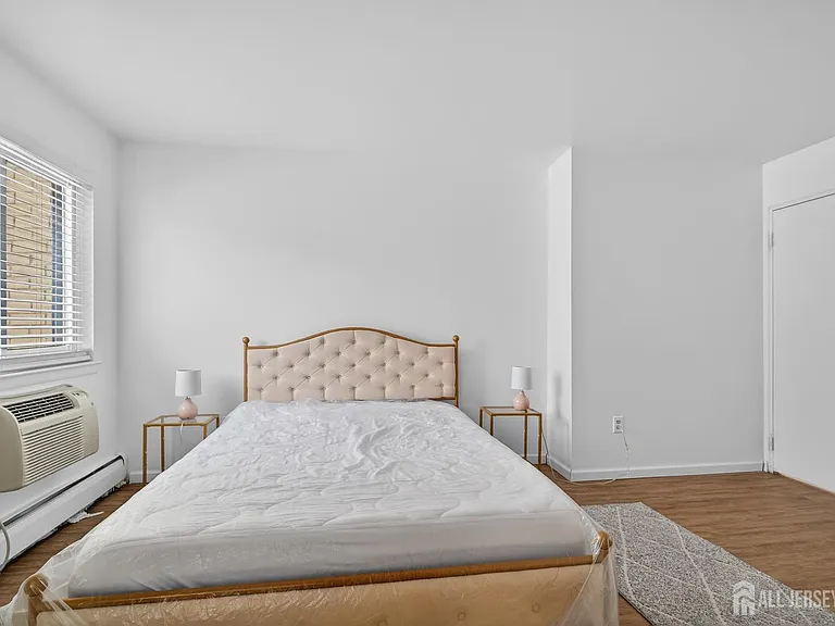 22 Lake Ave #5A — Photo 7