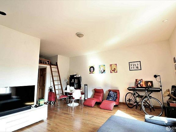 3rd image of 50 W 90th St #C4