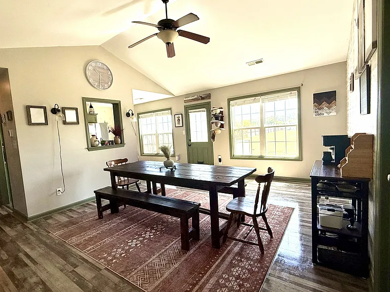 110 Cherry Grove Dr — Photo 2