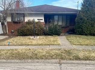 25914 Normandy St, Roseville, MI 48066