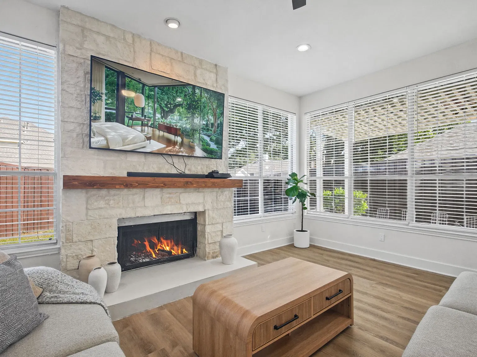 4 bed, 2297 sqft, $3,800 — Photo 4
