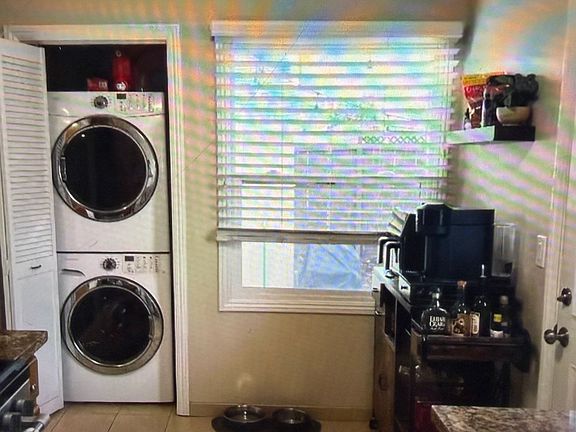 3rd image of 1416 Jasmine St
