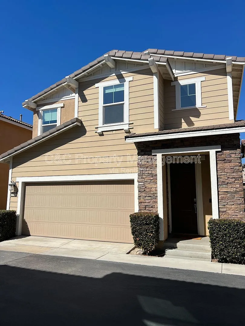 3 bed, 2.5 bath, 1498 sqft, $3,450 — Photo 1