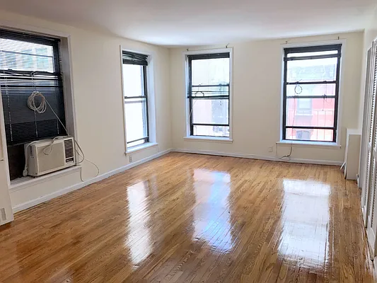 Rented by Salizzoni Realty | media 11