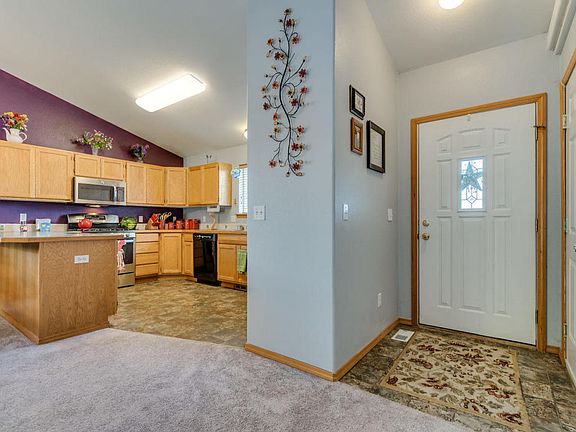 3rd image of 260 E Acorn Ave