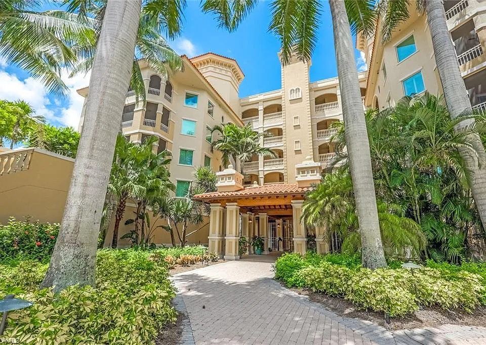 2728 Tiburon Blvd E #A-204