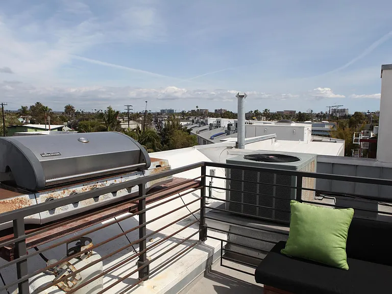 700 Main St #25 — Photo 33