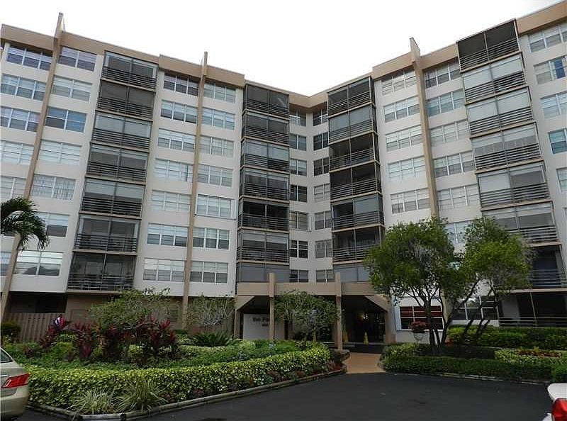 Building 1000 Apt in 7 Floor