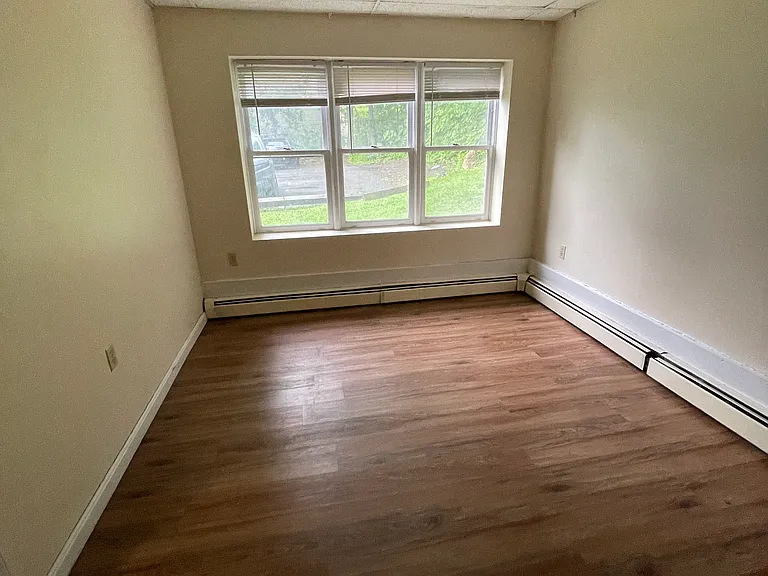 324 Main St #13 — Photo 20