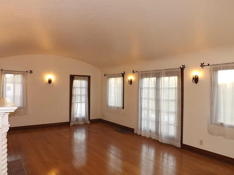 762 Orizaba Ave — Photo 4