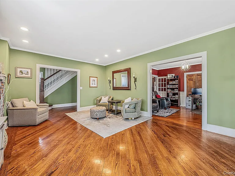 53 Mowbray Ave — Photo 9