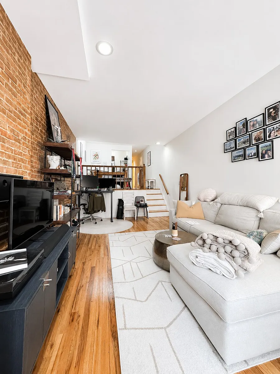 Building Photo - 353 Amsterdam Ave #5N