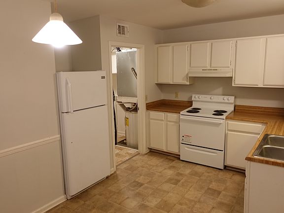 3rd image of 713 Holder Dr