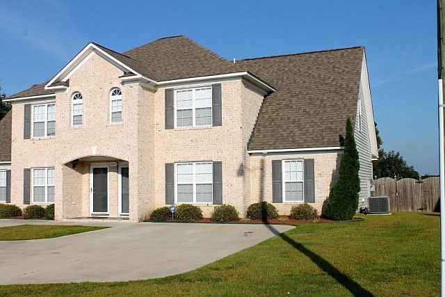 1st image of 1920 B Cambria Dr