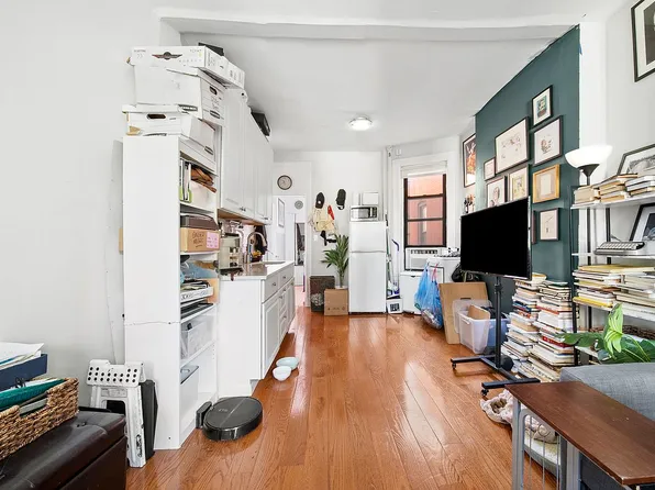 349 W 44th St APT 5FE, New York, NY 10036