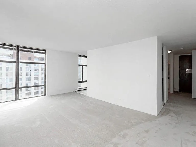 65 East Scott — Photo 34