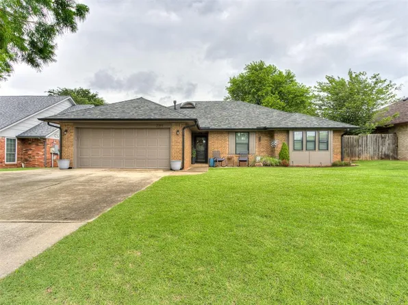 2201 Summer Way Ln, Edmond, OK 73013