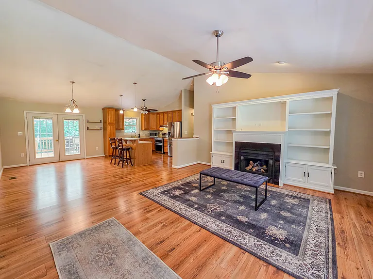 8401 Kennedy Dr — Photo 2