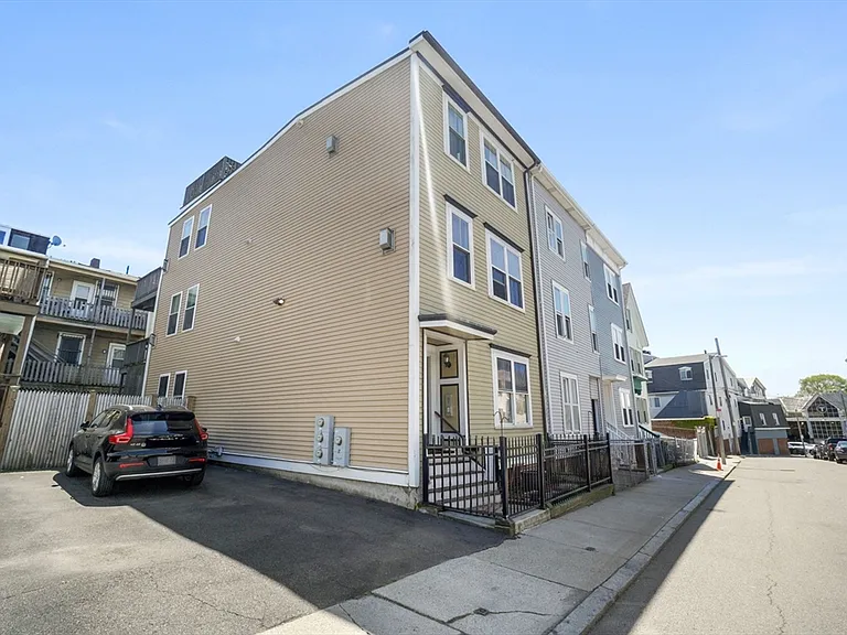 3 Leeds St #3 — Photo 25