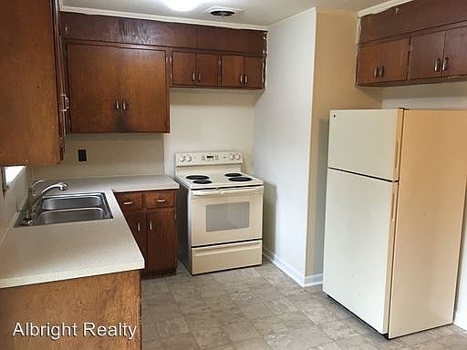 2nd image of 427-D Park Ave