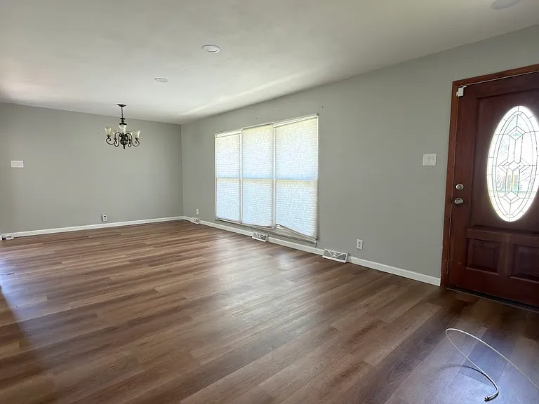 8800 Cochise Dr — Photo 4
