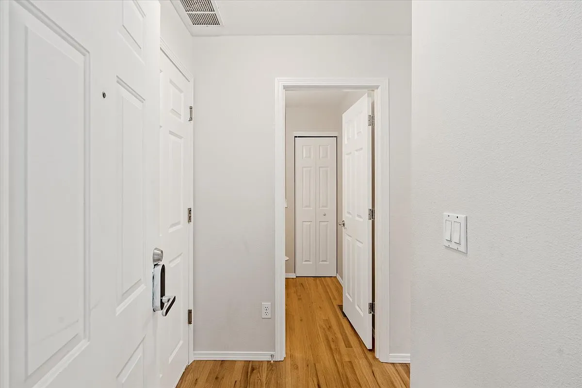 3 bed, 2.5 bath, 1568 sqft, $3,000 — Photo 3