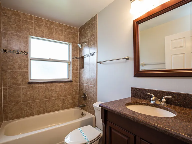 338 Lakebreeze Cir — Photo 14