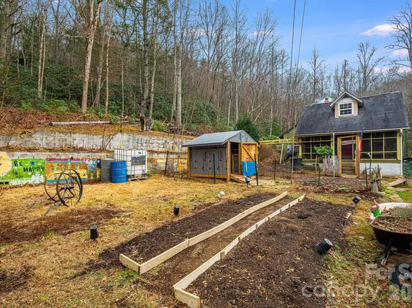 55 Heavenly Ln, Fairview, NC 28730