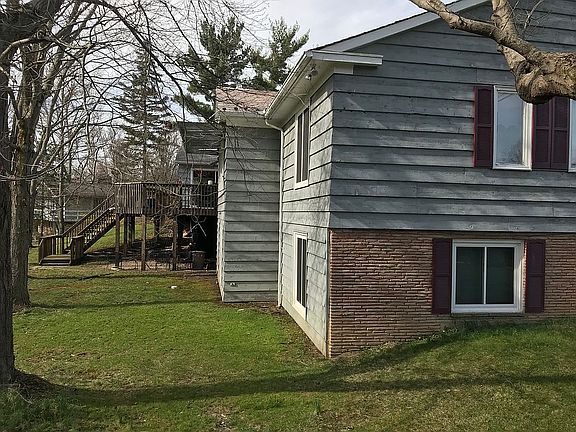 2nd image of 3220 Fox Hollow Dr