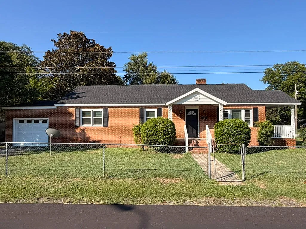 1000 E Harnett St — Photo 4