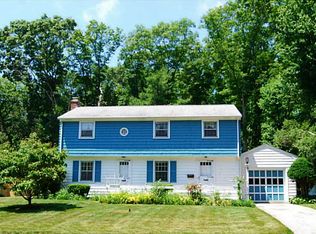 61 Estrell Dr, Riverside, RI 02915