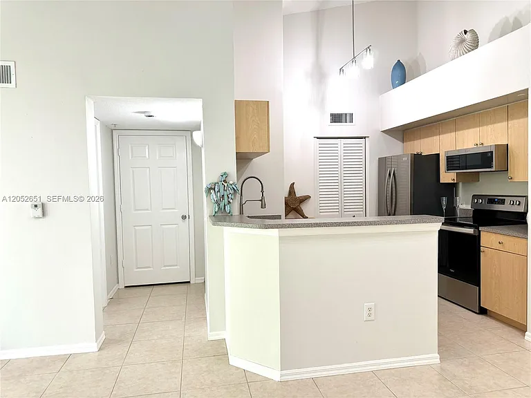 1020 Villa Ln #1020 — Photo 4
