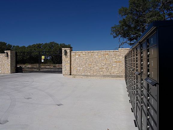 5th image of 115 Shin Oak Dr
