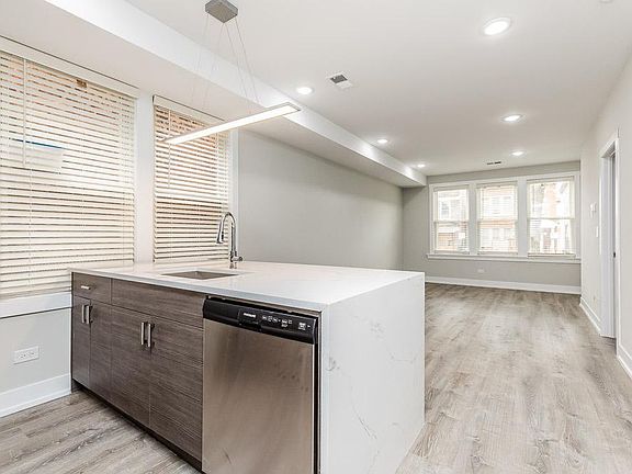4th image of 2237 S Sacramento Ave #1A