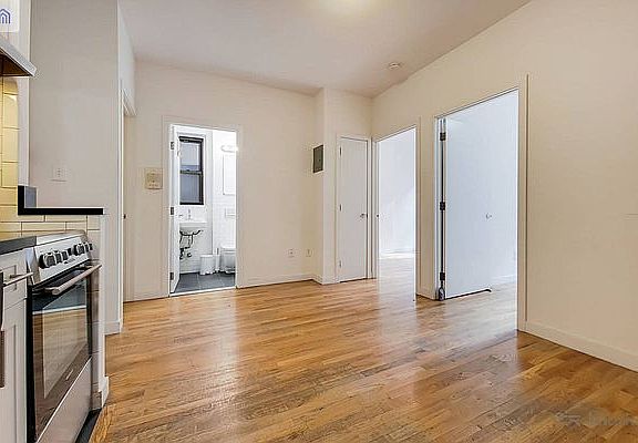 3rd image of 220 E 85th St APT 2R