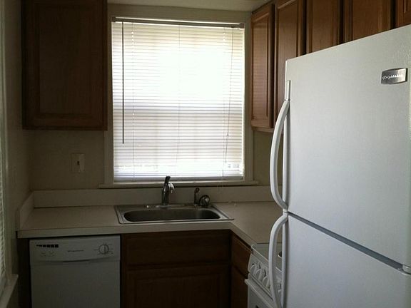 5th image of 818 Jefferson St APT D