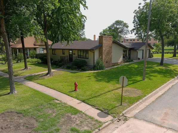 802 N Walnut St, Peabody, KS 66866
