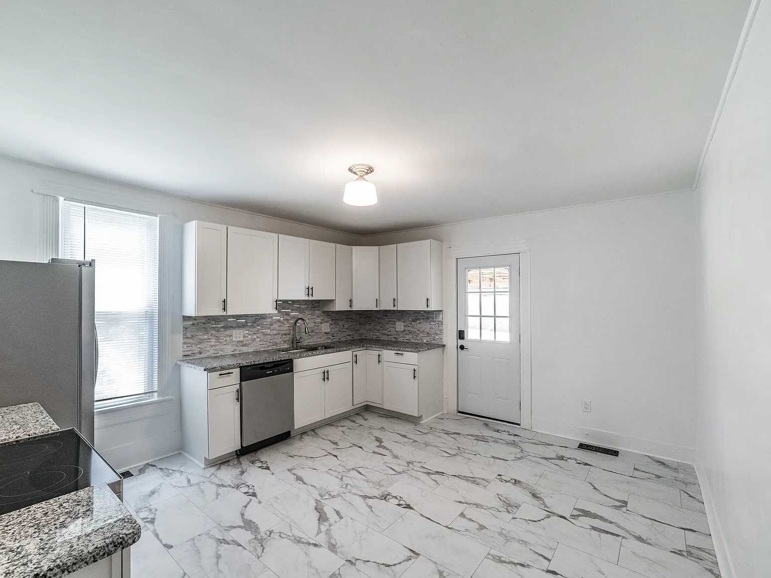 610 E McClellan St — Photo 3