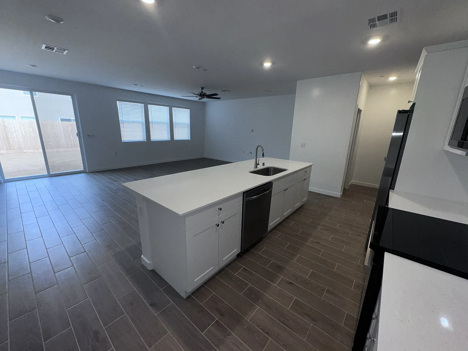 4 bed, 2.5 bath, 2116 sqft, $3,150 — Photo 4