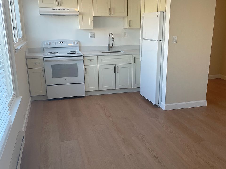1st image of 271 6th Ave APT 3