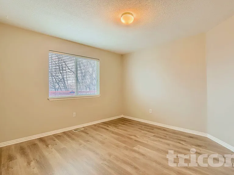 835 N 975 E — Photo 11
