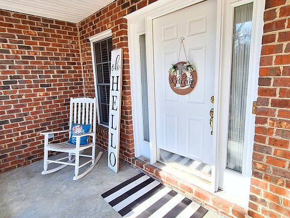 3rd image of 565 Indian Trail Rd