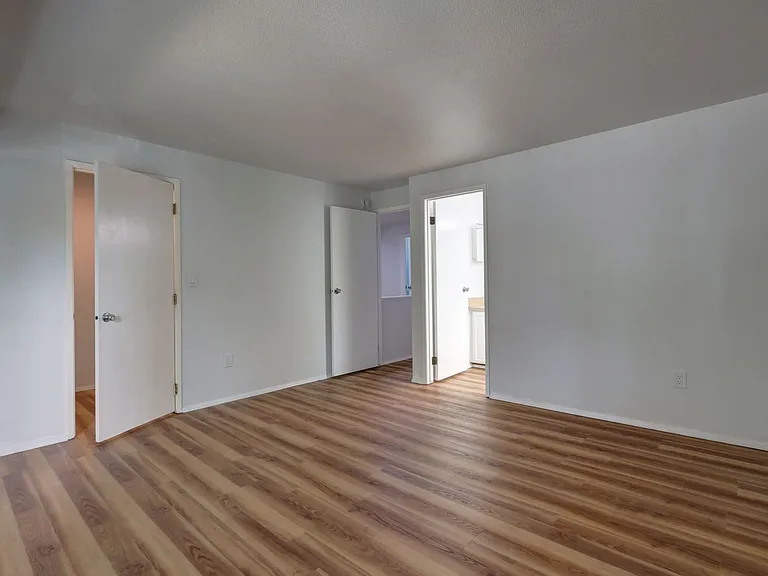 10028 NE 139th St — Photo 12