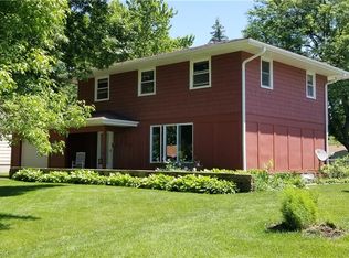 1828 Belmont Dr, Grinnell, IA 50112