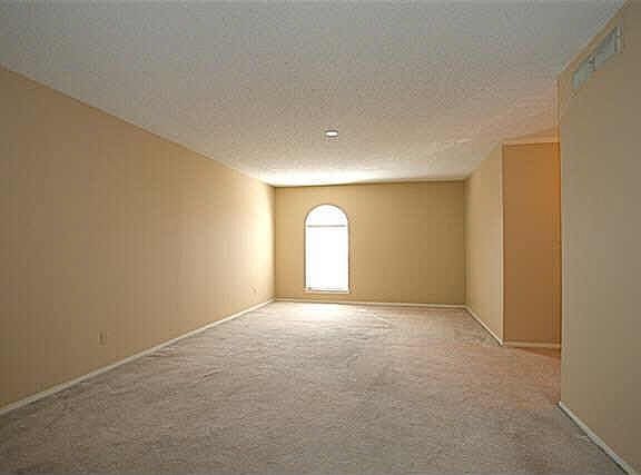 5th image of 15910 Archwood Ln