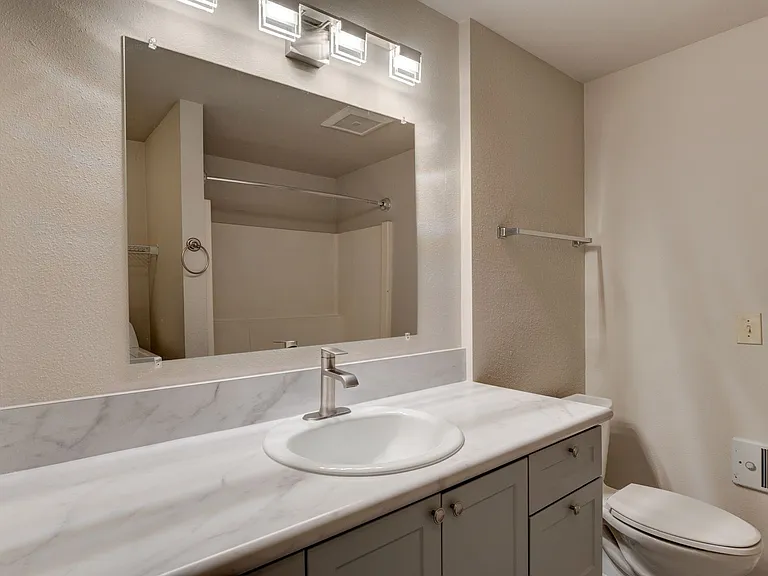 0110-1080 SE City Beach — Photo 11