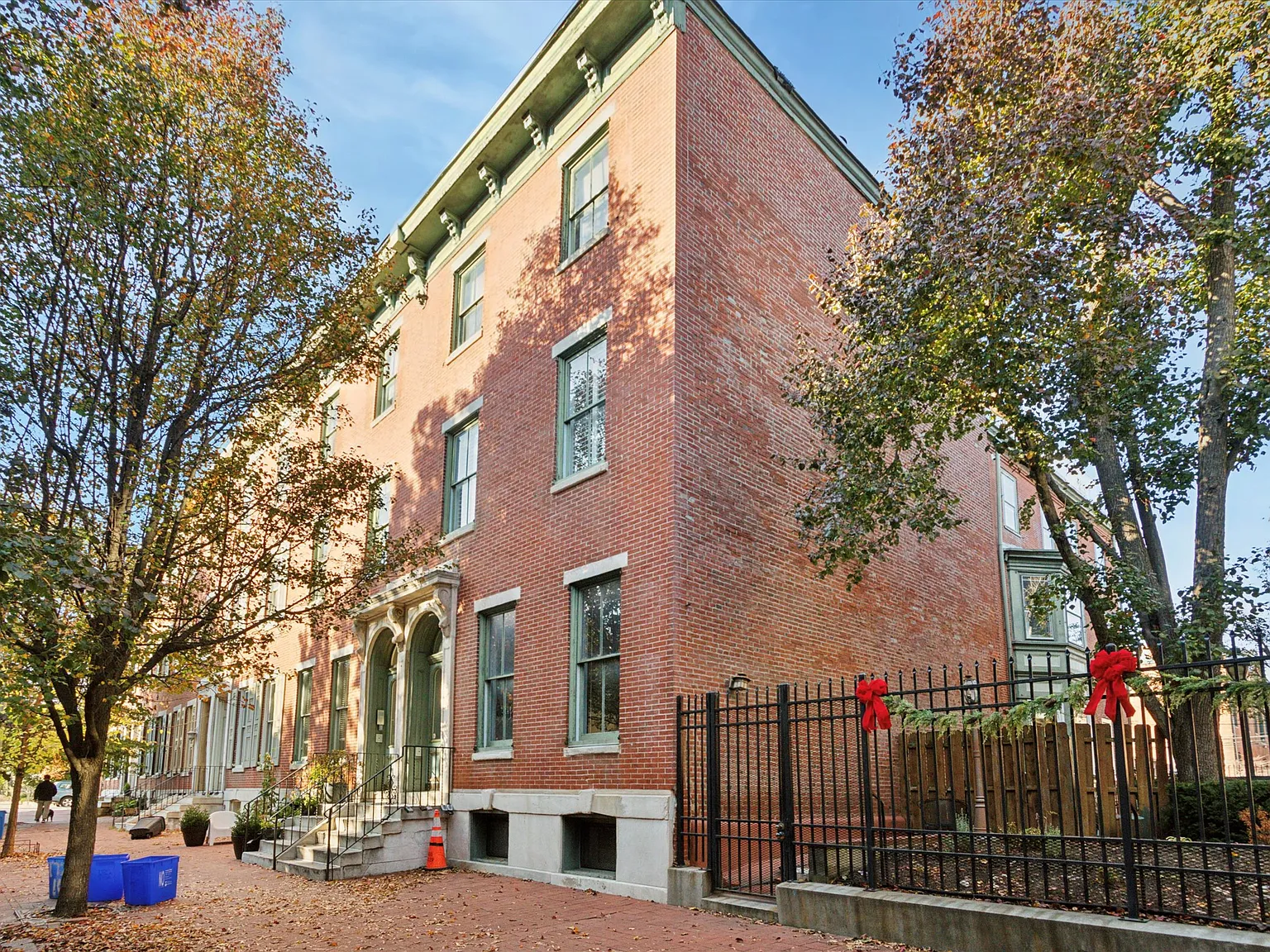 2 bed, 1416 sqft, $3,300 — Photo 2