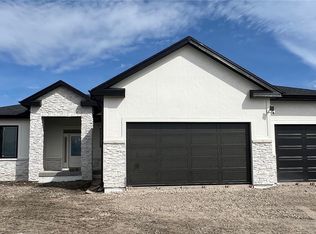 17325 N Valley Dr, Urbandale, IA 50323