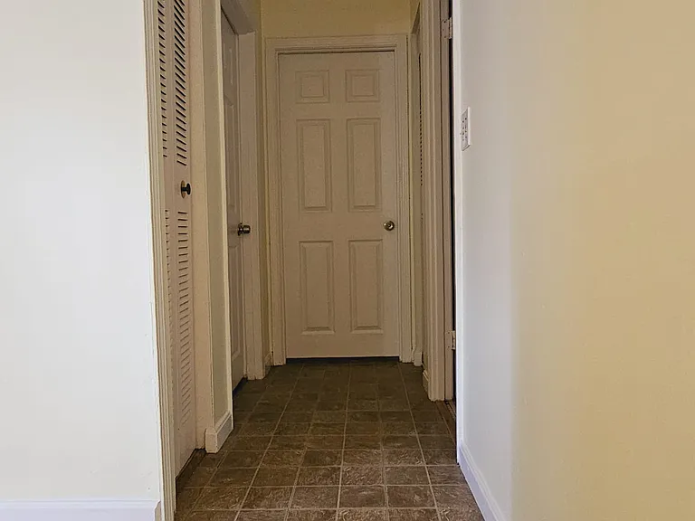 135 English Village Rd — Photo 11