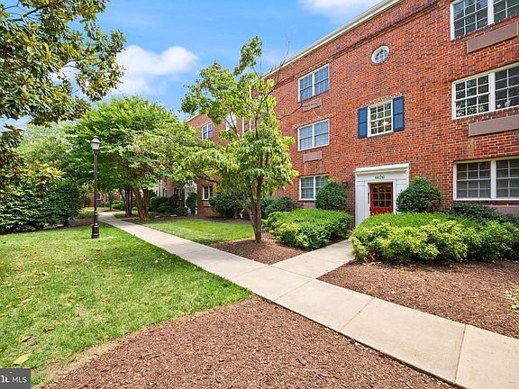 3rd image of 1626 W Abingdon Dr APT 302